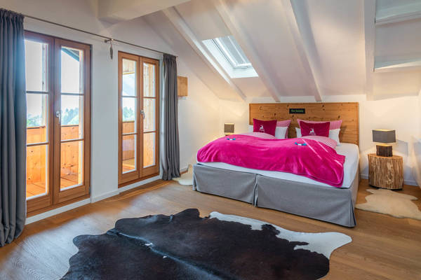 Ferienwohnung Hochsitz - Schlafzimmer mit Blick auf den Tegernsee 